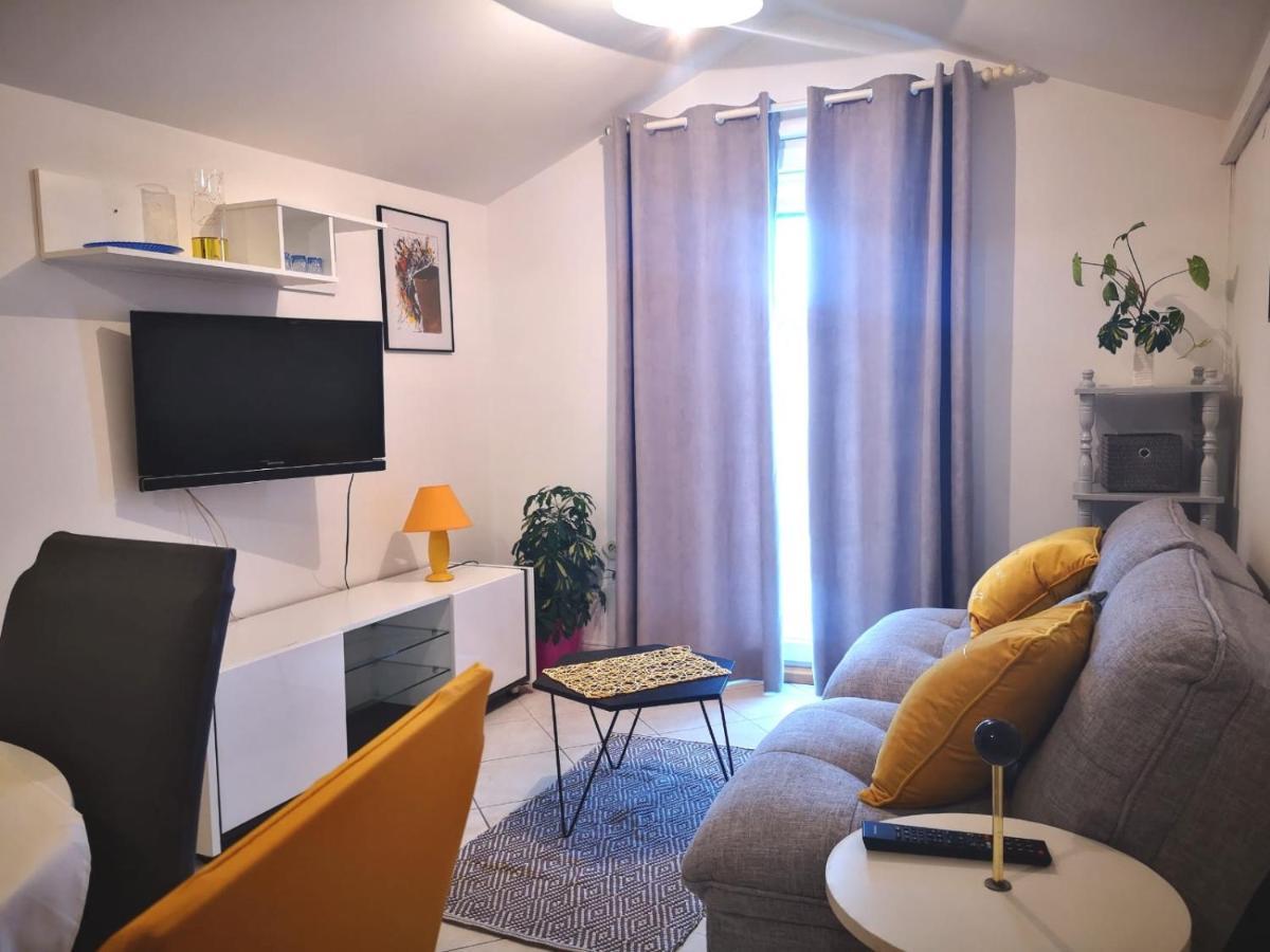 Apartments Suri Vodice Kültér fotó