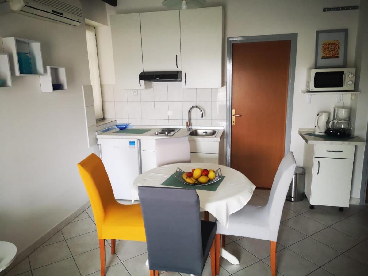 Apartments Suri Vodice Kültér fotó