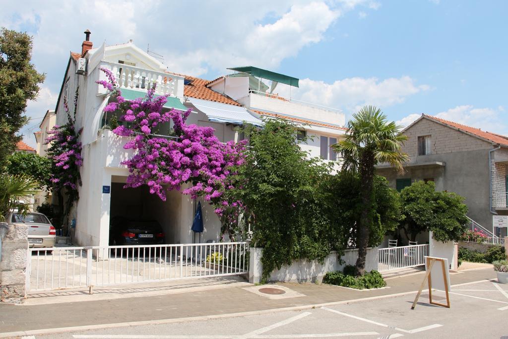 Apartments Suri Vodice Kültér fotó