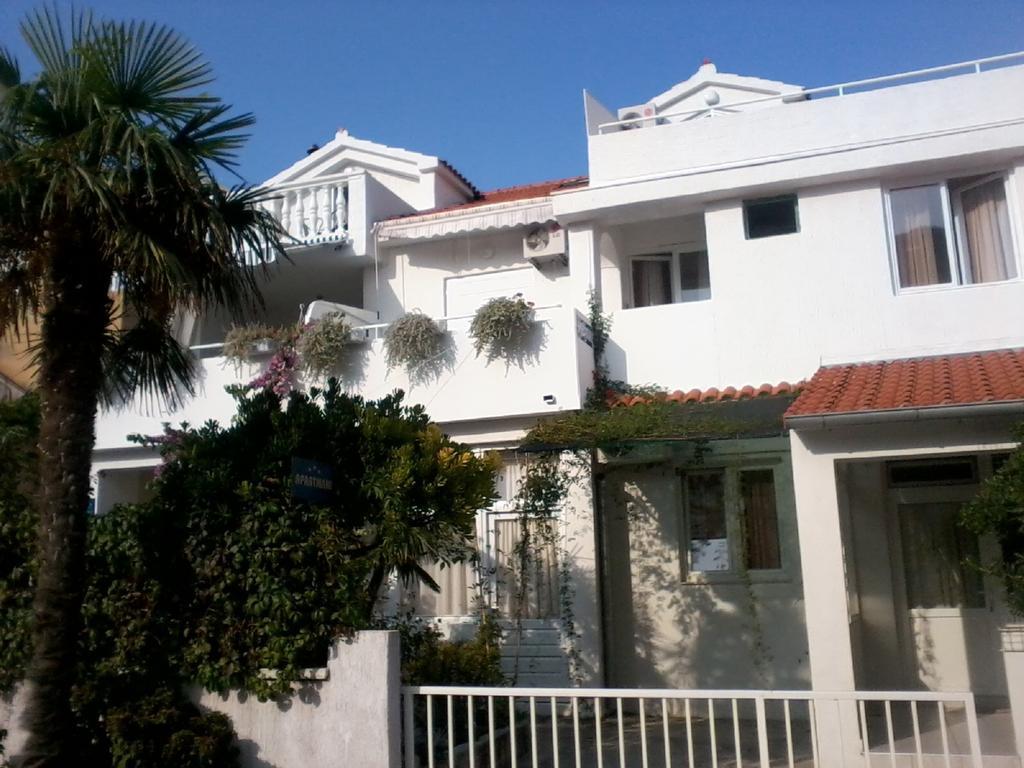 Apartments Suri Vodice Kültér fotó